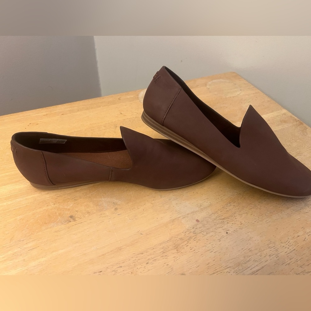 TOMS DARCY FLAT BROWN WOMEN’S SIZE-10